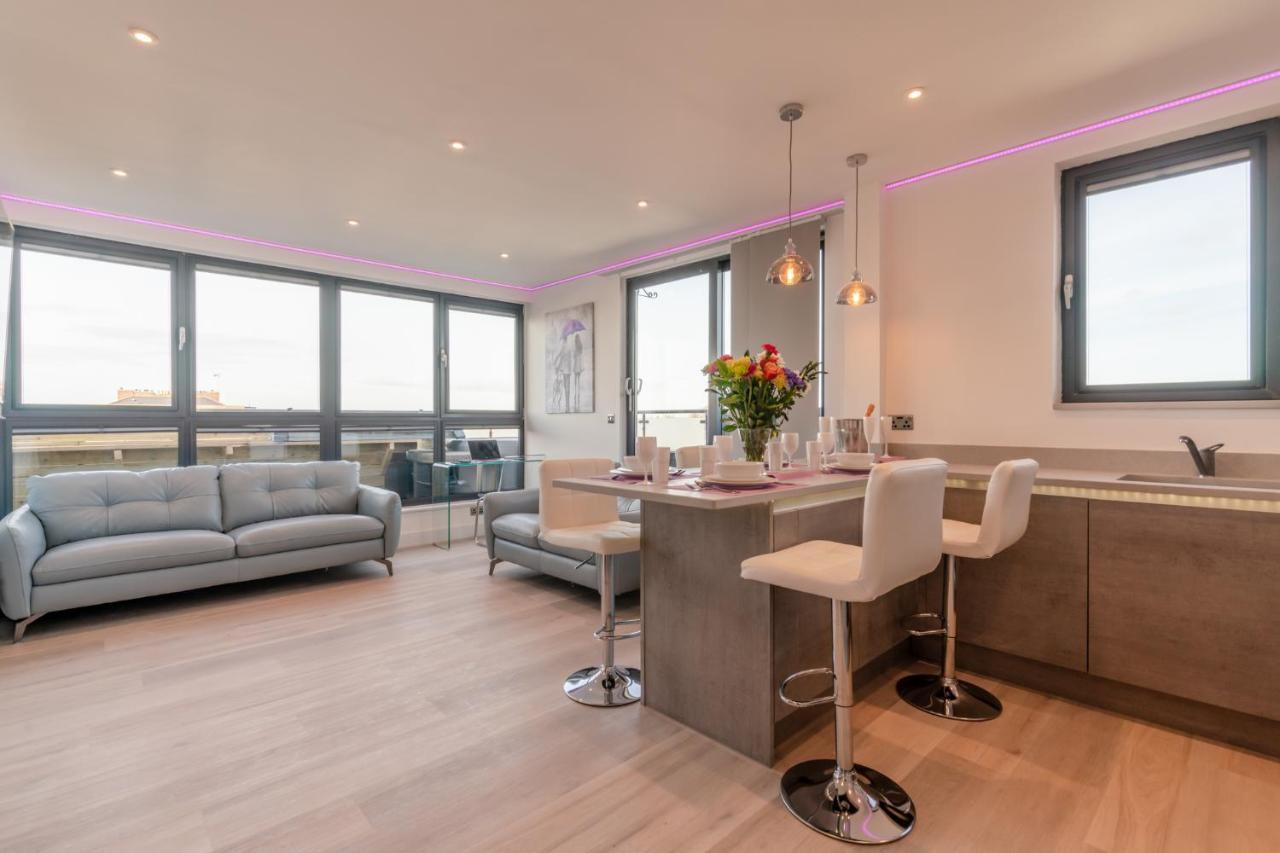 Central Penthouse With Hot Tub & Views 22 첼튼엄 외부 사진