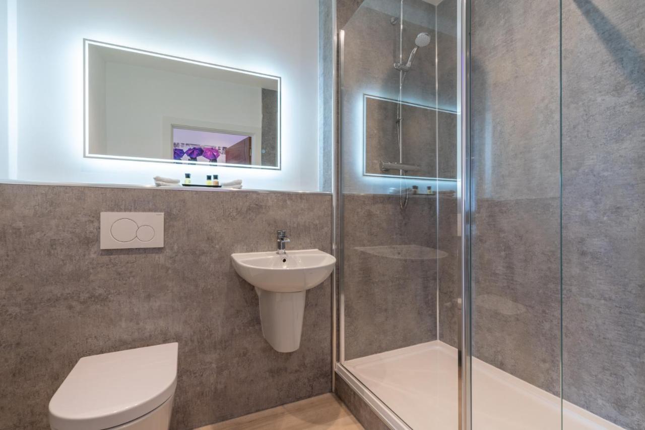 Central Penthouse With Hot Tub & Views 22 첼튼엄 외부 사진