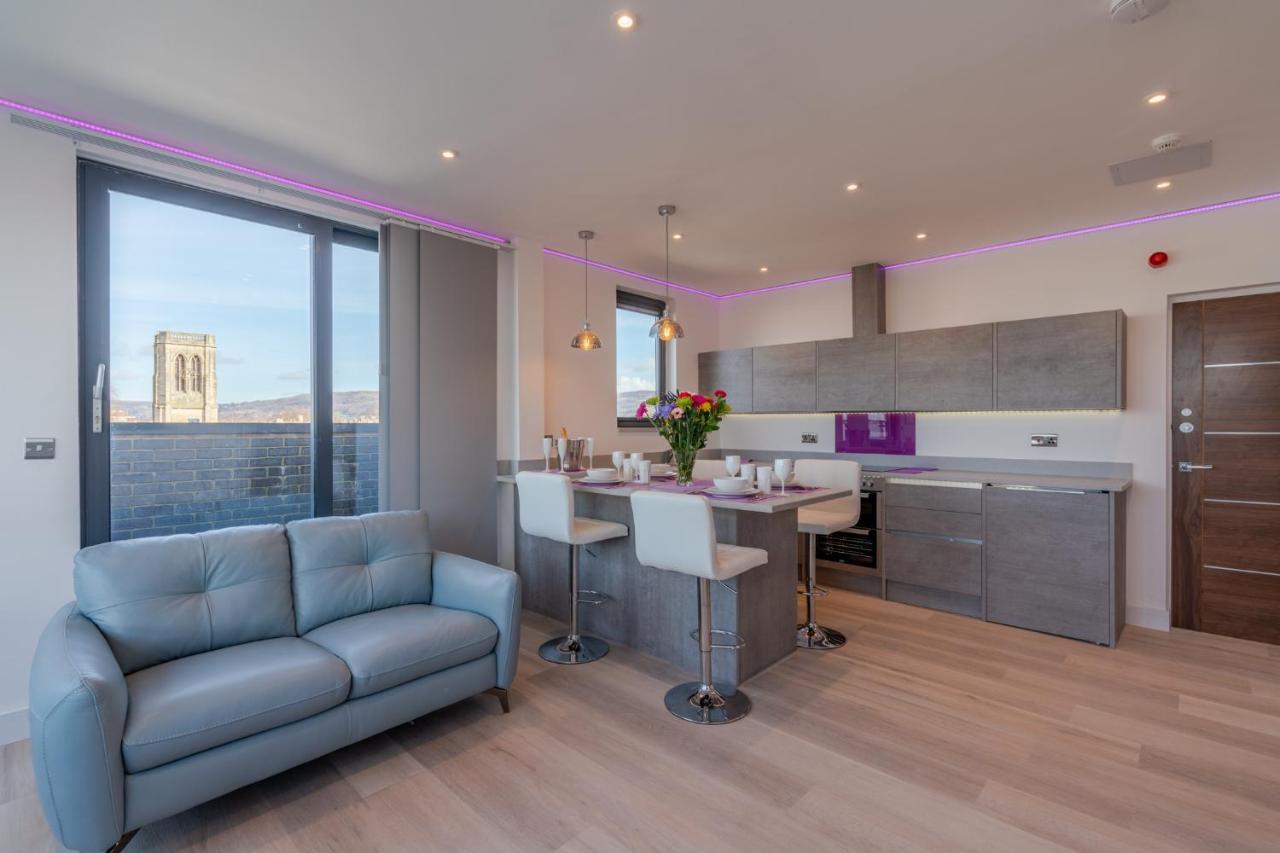 Central Penthouse With Hot Tub & Views 22 첼튼엄 외부 사진