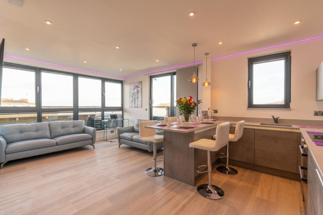 Central Penthouse With Hot Tub & Views 22 첼튼엄 외부 사진