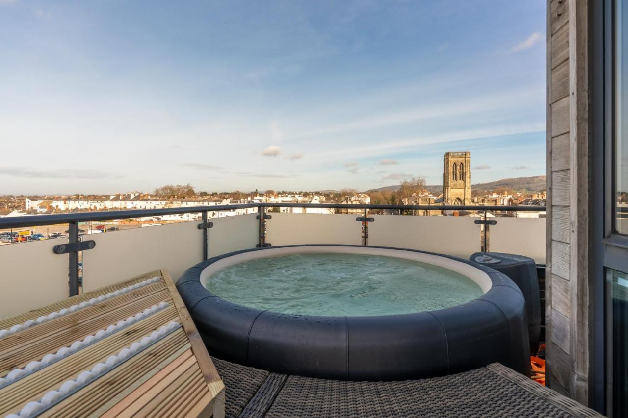 Central Penthouse With Hot Tub & Views 22 첼튼엄 외부 사진
